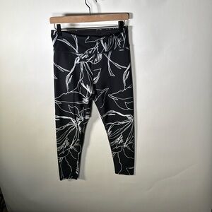Black and white dkny leggings size medium